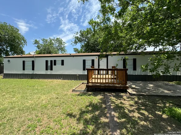 374 Avenue J, Poteet, TX 78065