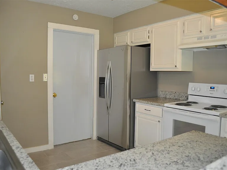 22411 Merrymount Dr — Photo 4