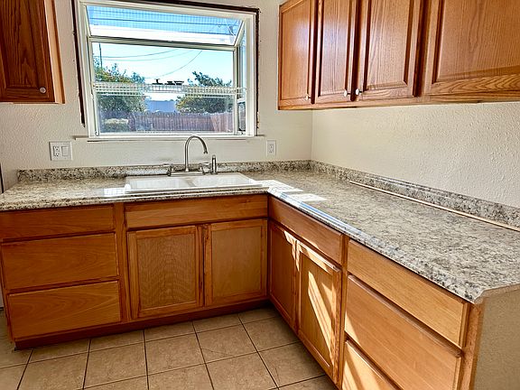 4th image of 544 De Armond Pl