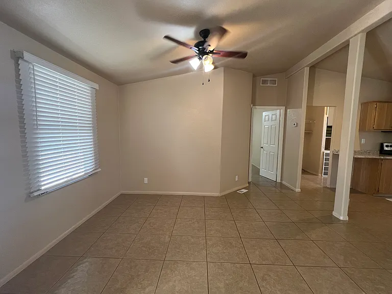7868 N Reed Rd — Photo 11