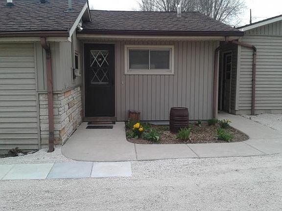 HOUSE ENTRY WAY BY GARAGE