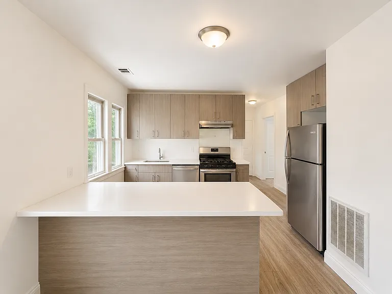 42 Custer St #2 — Photo 2