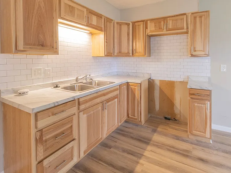 3711 Weymeyer Dr — Photo 8