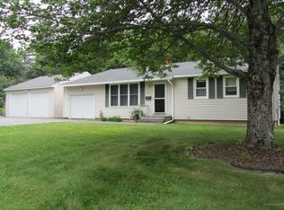 61 Edgewood Dr, Brewer, ME 04412