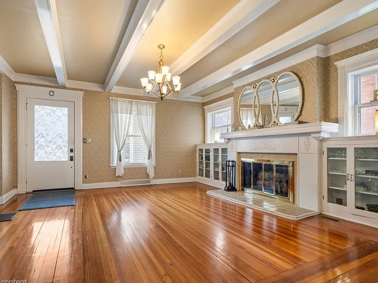 1128 Jefferson St — Photo 3