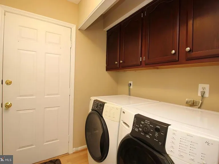 66 Larkwood Ct — Photo 15