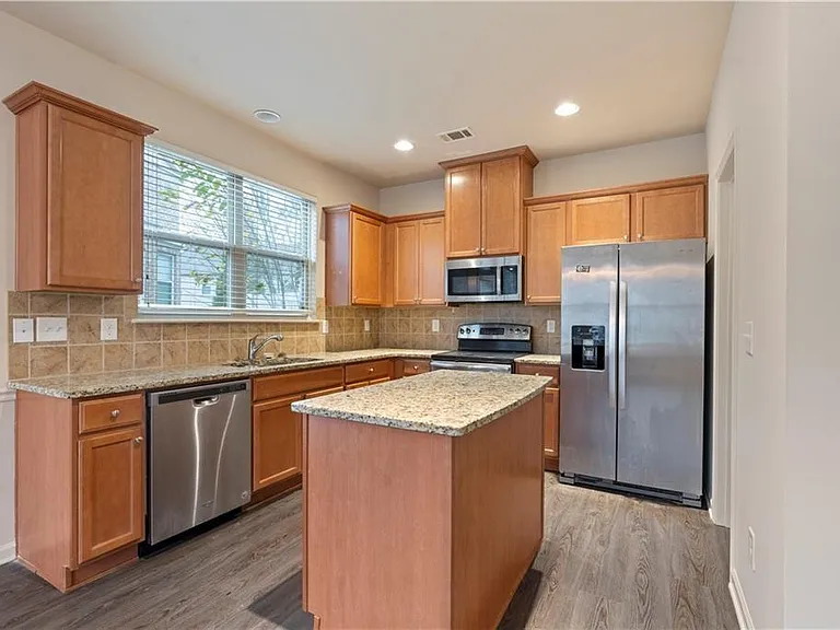 3879 Brockenhurst Dr — Photo 6