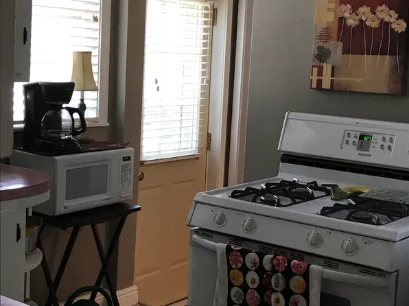 2121 S 61st St, Omaha, NE 68106