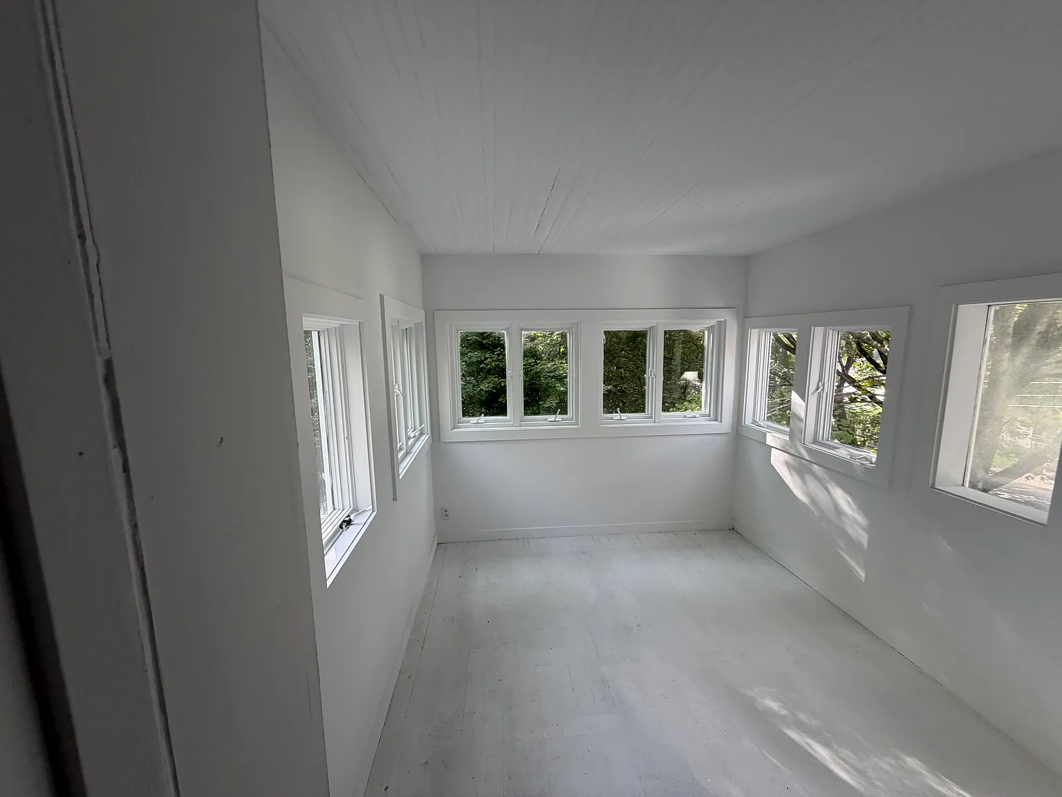 3 bed, 1100 sqft, $2,100 — Photo 4