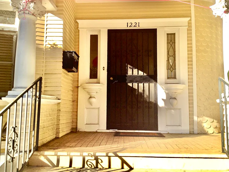 Covered front porch at USC student home - peaceful study spot minutes from campus