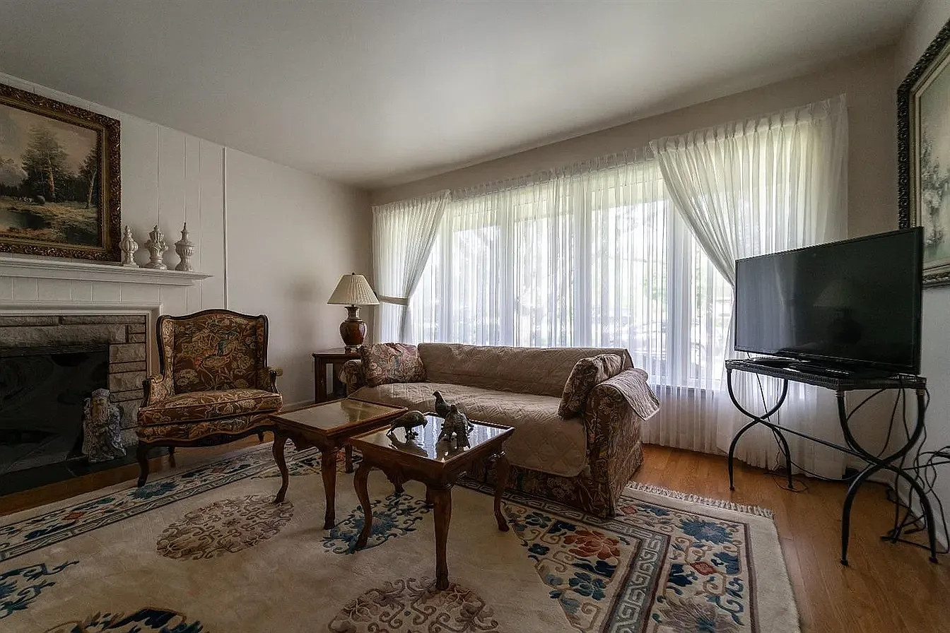 2 bed, 1339 sqft, $1,600 — Photo 3