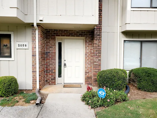 2058 Powers Ferry Trce, Marietta, GA 30067