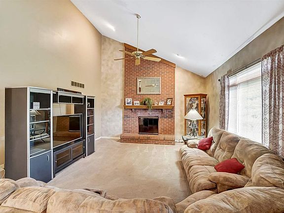3rd image of 8507 Woodcreek Dr
