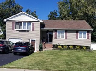 125 Rumford Rd, Kings Park, NY 11754