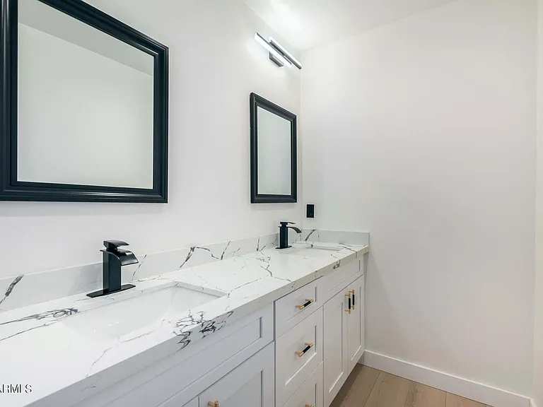 4016 E Edgemont Ave — Photo 14