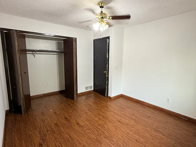 413 Butler Ave E — Photo 14