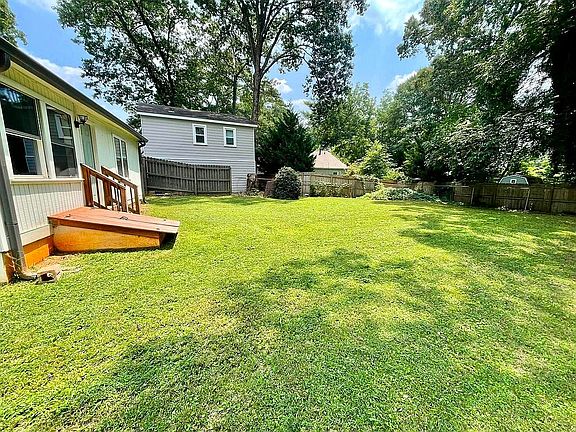 5th image of 2203 Hillcrest Ave
