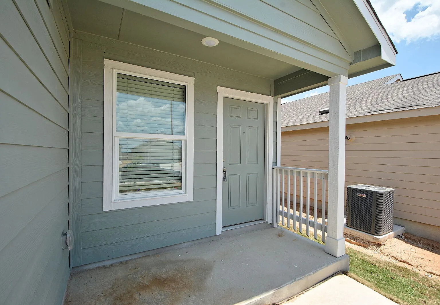 4 bed, 2.0 bath, 1627 sqft, $1,595 — Photo 3