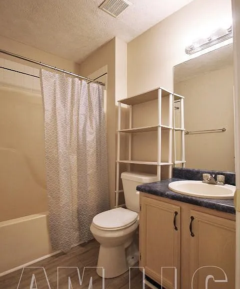 401 Oak Landing Cir — Photo 9