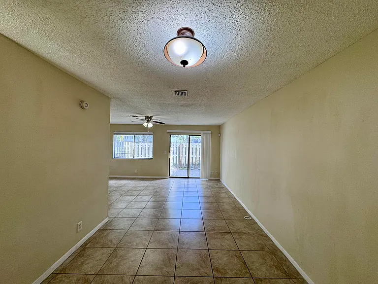 704 Riverside Dr — Photo 27