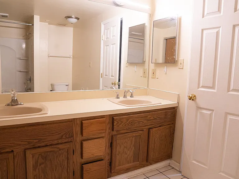 1669 Summit St #1675 — Photo 45