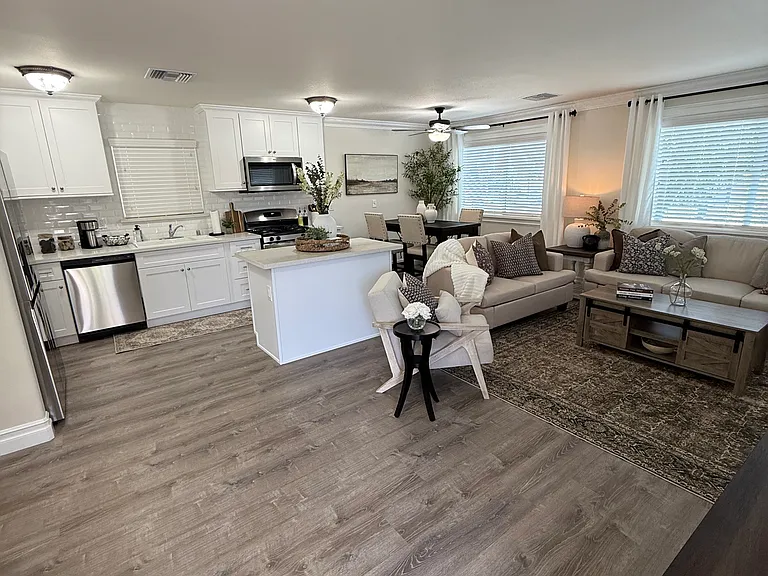 5772 Garden Grove Blvd — Photo 2