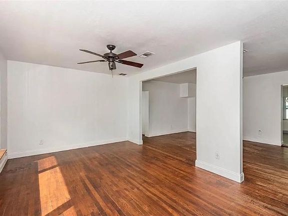 5th image of 2821 Drake Dr