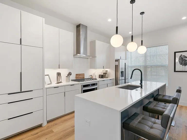 2513 Winnetka Ave — Photo 19