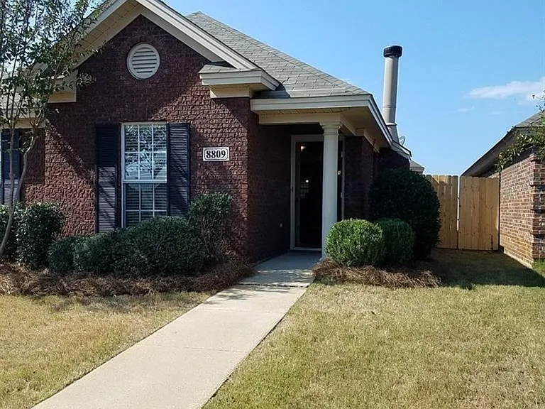 8809 Jamac Ln — Photo 1