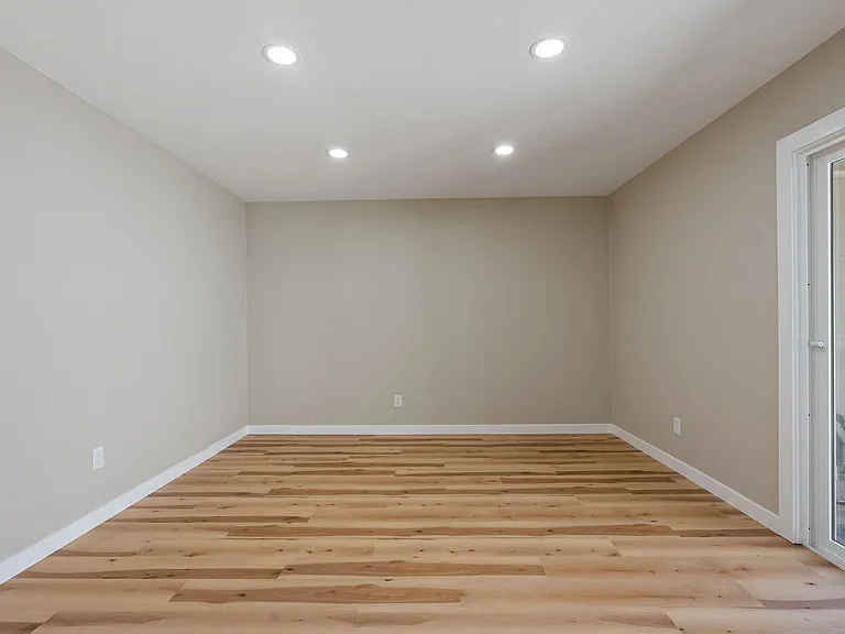 Sandy Terrace Apartments — Photo 69