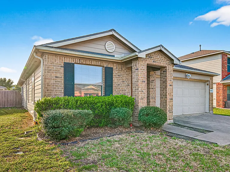 2731 Roaring Oaks Ln — Photo 2