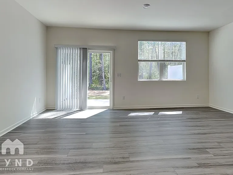 3005 Fulong Dr — Photo 4