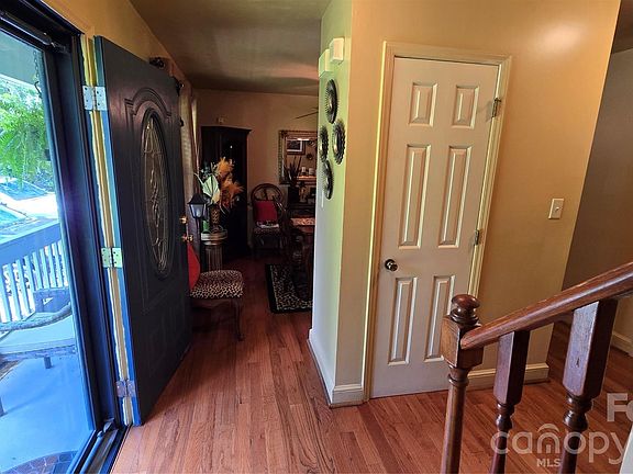 3rd image of 2715 Shandon Rd