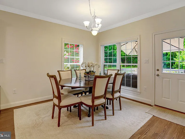 2862 Rosemary Ln — Photo 13