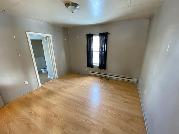 3rd image of 103 Kneale Ave S