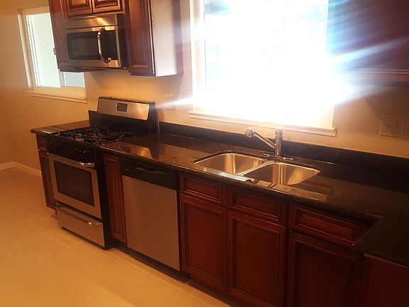 4th image of 2131 W Portola Ave