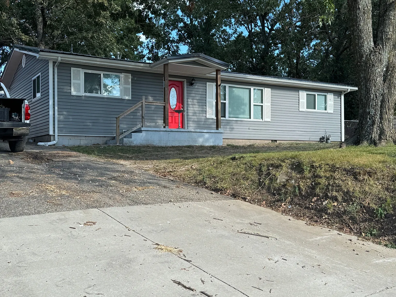 3 bed, 1.0 bath, 1500 sqft, $1,500 — Photo 1