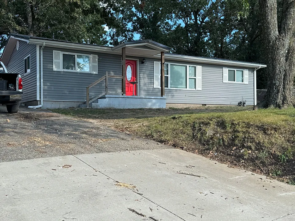 2417 N Saint Louis Ave #MAIN