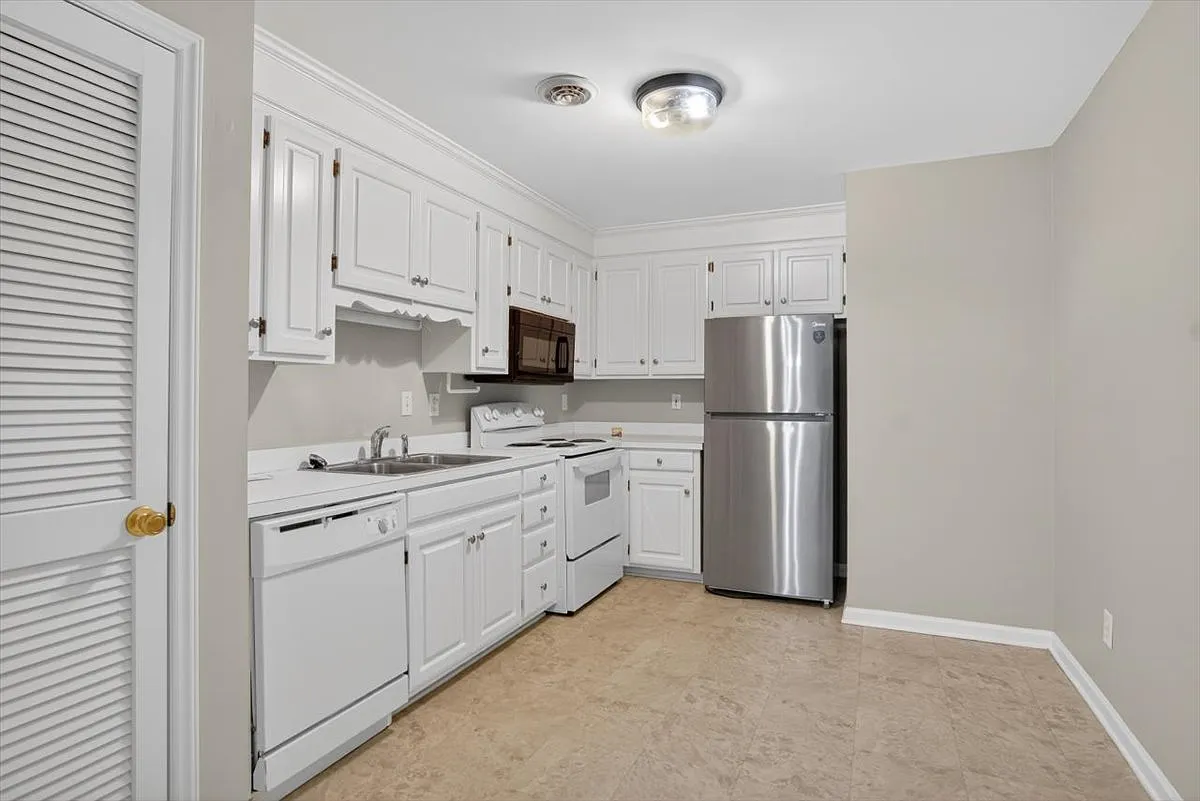 Building Photo - 1630 Oxford Rd #B