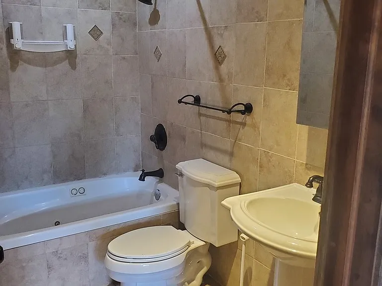 427 Justine Ave — Photo 15