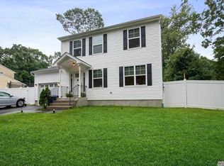 18 2nd Ct, Ronkonkoma, NY 11779