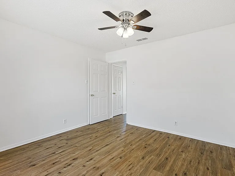2637 W Randol Mill Rd — Photo 18