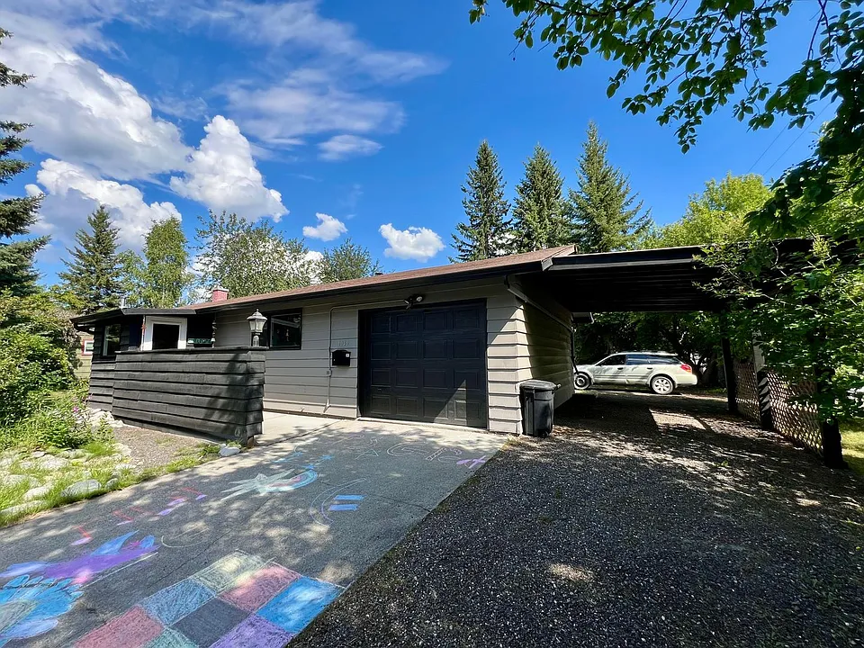 1049 Pedro St