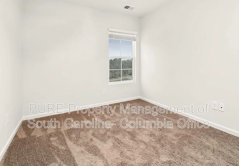 1052 Astoria Dr — Photo 5
