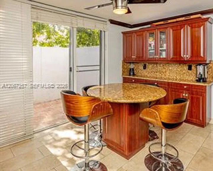 20935 NE 37th Ct #Townhouse 20935 — Photo 22