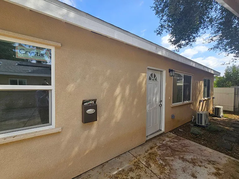 2000 El Sereno Ave — Photo 3