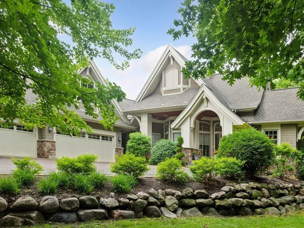 1904 Linner Rd, Wayzata, MN 55391