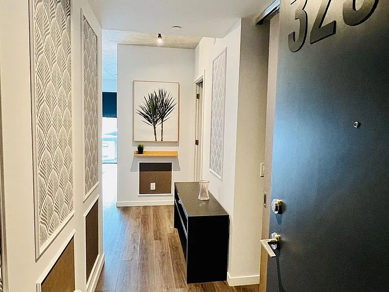 7 Smith Cres #323 — Photo 8