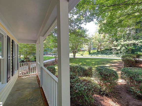 3rd image of 302 Wild Horse Creek Dr