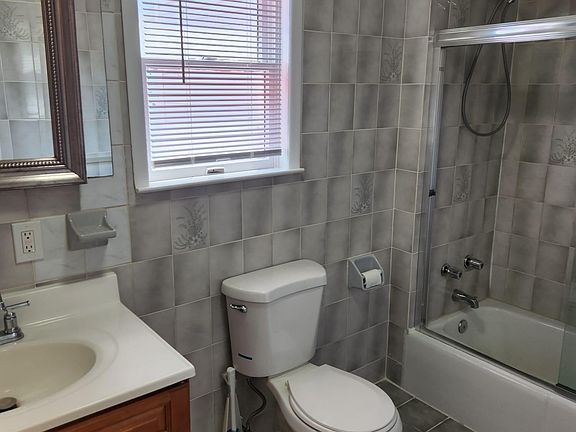 5th image of 24 Parkview Ave #3